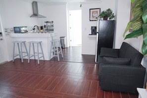 Interior - Suite Escape in Family friendly area (Lakeland)