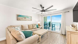 Smart-TV, Videospiele, Bücher, Stereoanlage