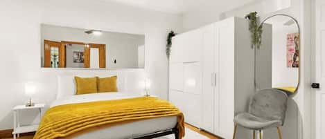 4 habitaciones, tabla de planchar con plancha y cuna de viaje