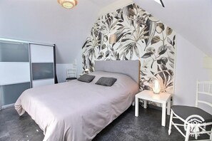 1 bedroom, iron/ironing board, free WiFi, bed sheets - Ty Triane - LANTIC - Gîte (LANTIC)