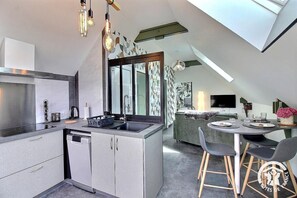 Fridge, microwave, oven, stovetop - Ty Triane - LANTIC - Gîte (LANTIC)