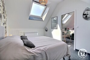 1 bedroom, iron/ironing board, free WiFi, bed sheets - Ty Triane - LANTIC - Gîte (LANTIC)