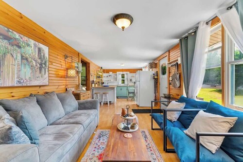 Point Prim Cottage: Beach Access & Family Fun!