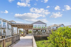 Exterior - Beachfront Duck retreat with 4 king bedrooms, 3 baths, and private beach walkway. (Duck)