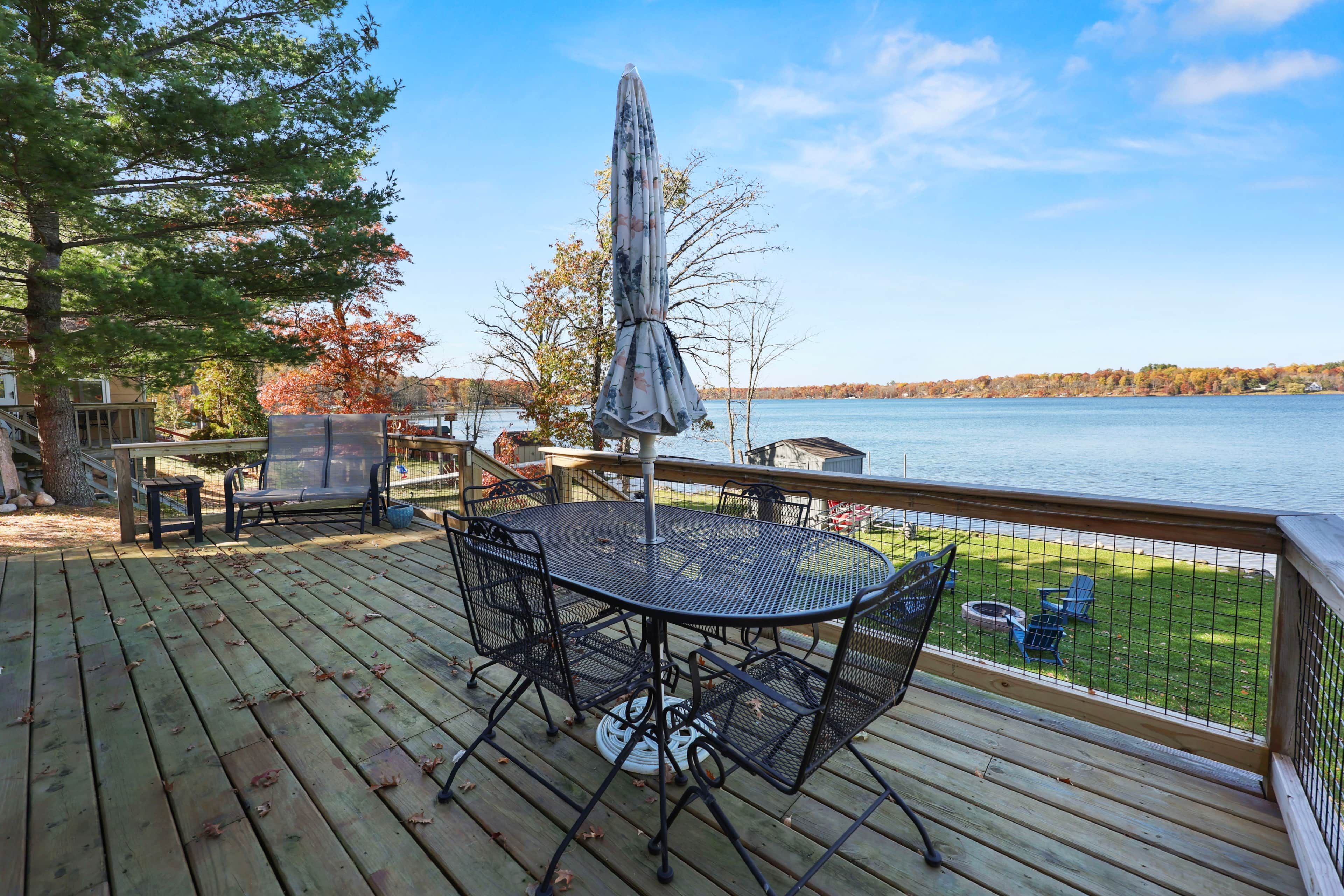 8  Deck overlooking Pine Lake