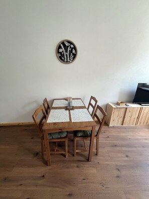 Dining - Fichtelzimmer - central and modern vacation apartment in the heart of Wunsiedel (Wunsiedel)