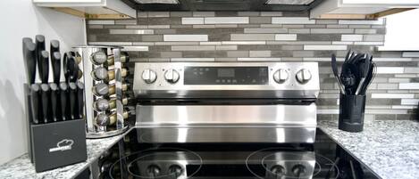 Mikrowelle, Ofen, Herdplatte, Geschirrspüler