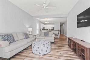 Smart TV - Spacious 3BR/3BA Golf Course Condo, Pool Access & Prime Location! (Myrtle Beach)