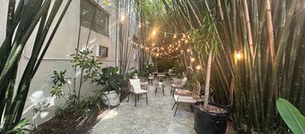 Maxines Dorset Catalina Hotel