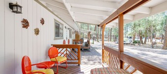 Pine Dawn Retreat - Unit B - Quaint 2-BDRM Apartment in Lakeside w/WiFi & Deck