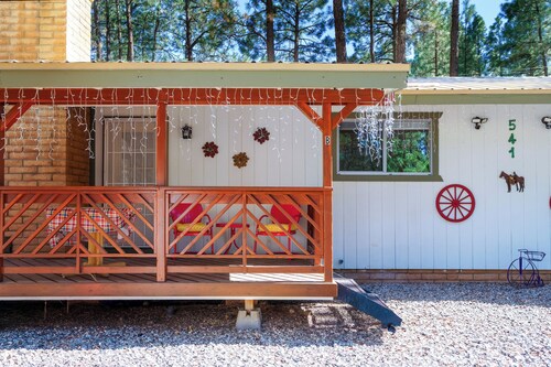 Pine Dawn Retreat - Unit B - Quaint 2-BDRM Apartment in Lakeside w/WiFi & Deck