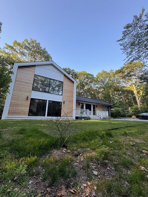 Exterior - New built exclusive 3-bedroom house in East Hampton with pool, AC, fitness room (East Hampton)