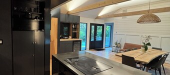 New built exclusive 3-bedroom house in East Hampton with pool, AC, fitness room