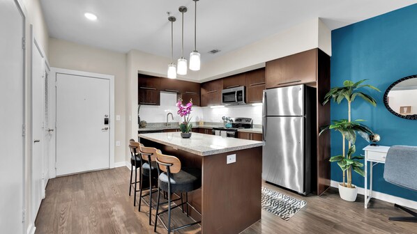 Fridge, microwave, oven, stovetop