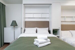 Iron/ironing board, WiFi, bed sheets
