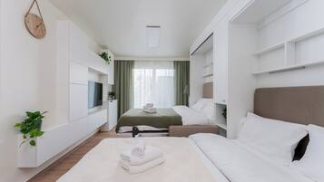 Planxa i posts de planxar, wifi i roba de llit