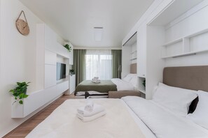 Iron/ironing board, WiFi, bed sheets