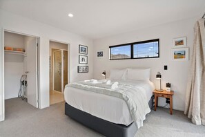 3 chambres, fer et planche à repasser, Wi-Fi gratuit, draps fournis