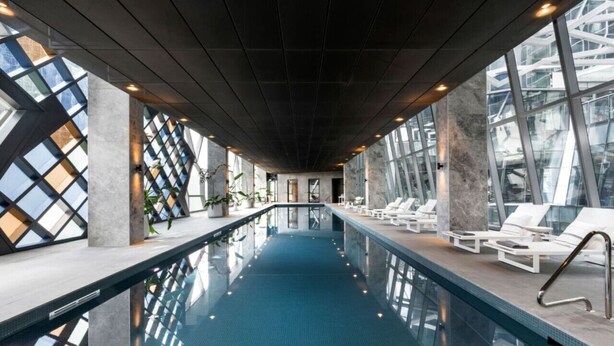 Pool - Next to Skybus! Luxe 2B2B w/Parking+Pool+Gym+Sauna (Melbourne)
