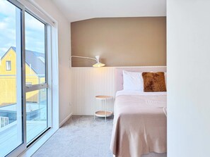 3 habitaciones, tabla de planchar con plancha, wifi y ropa de cama