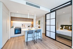Micro-ondes, four, plaque de cuisson, lave-vaisselle