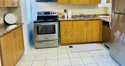Cozy Private 1BR Walk-Out Suite
