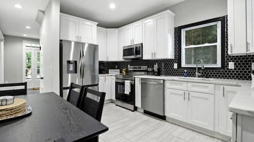 Spacious 5-bedroom house in Richmond with AC, WiFi - Perfect for Groups