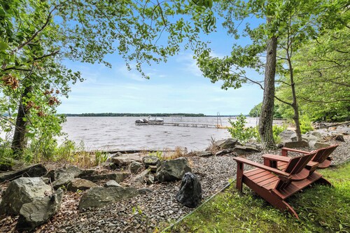 Stunning Lake House on the shores of Lake DuBay