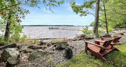 Stunning Lake House on the shores of Lake DuBay