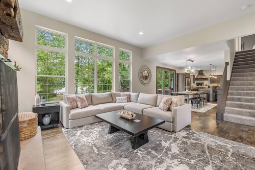 Stunning Lake House on the shores of Lake DuBay