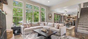 Stunning Lake House on the shores of Lake DuBay