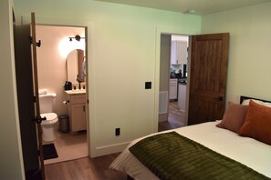 2 makuuhuonetta, silitysrauta/-lauta, Wi-Fi, vuodevaatteet