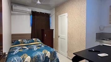 Basic Studio, 1 Queen Bed, Housekeeping | Individually decorated, individually furnished, laptop workspace