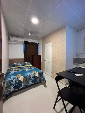 Basic Studio | Individually decorated, individually furnished, laptop workspace