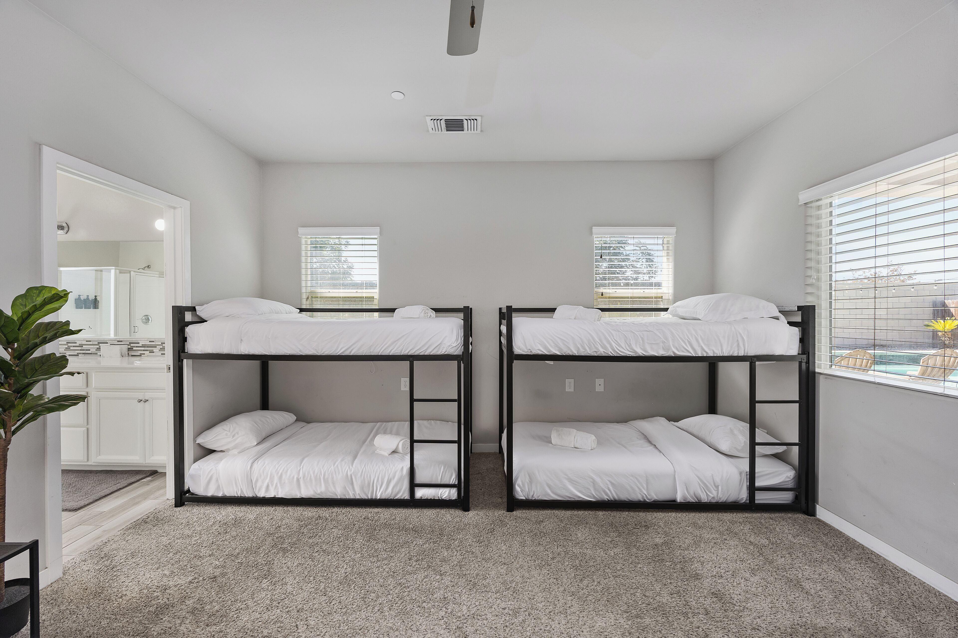 5 chambres, bureau, fer et planche à repasser, Wi-Fi gratuit