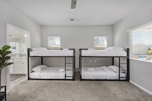 5 chambres, bureau, fer et planche à repasser, Wi-Fi gratuit