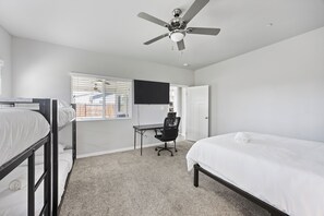 5 bedrooms, desk, iron/ironing board, free WiFi