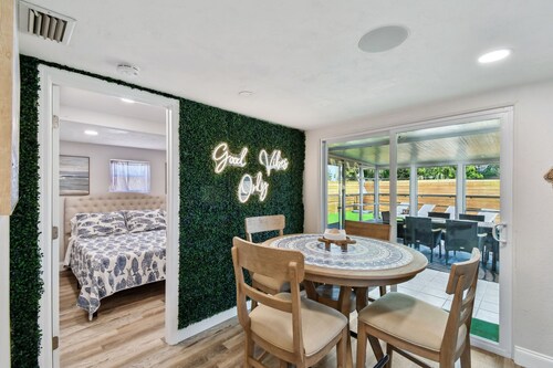 3-bedroom house in welcoming Ormond Beach walking distance from the beach