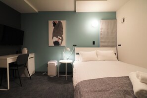 Laptop workspace, iron/ironing board, free WiFi