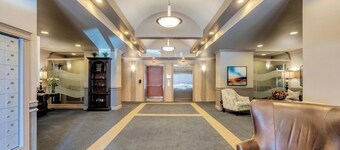 1100 sq. ft. Downtown Condo, 1 bedroom, 1 office with 2 full bathrooms.