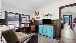 TV - Tenkiller Cedar Cabin Escape Near Lake Adventures B (Cookson)