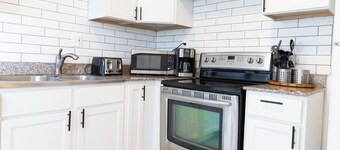 Spacious 4BR Family Home in Detroit | WiFi and Parking
