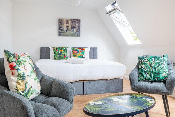 4 bedrooms, desk, iron/ironing board, free WiFi