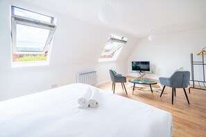 4 bedrooms, desk, iron/ironing board, free WiFi