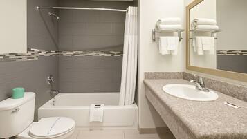 Suite Confort | Baño | Toallas, jabón, shampoo, papel de baño