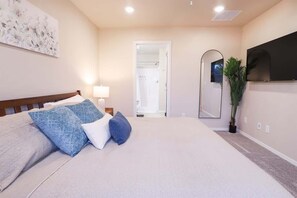 6 habitaciones, escritorio y tabla de planchar con plancha 