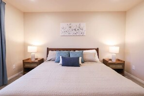 6 bedrooms, desk, iron/ironing board, travel cot