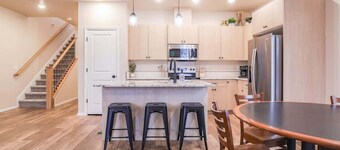 Elgin Double Duplex|2 Places Next Door|Sleeps 20|Teams|Family|Events|Caldwell