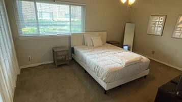 2 soverom, strykejern/-brett, wi-fi og sengetøy