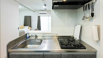 標準公寓 | 私人廚房 | 大型雪櫃/冰箱、微波爐、爐具、廚房用具/餐具/器皿